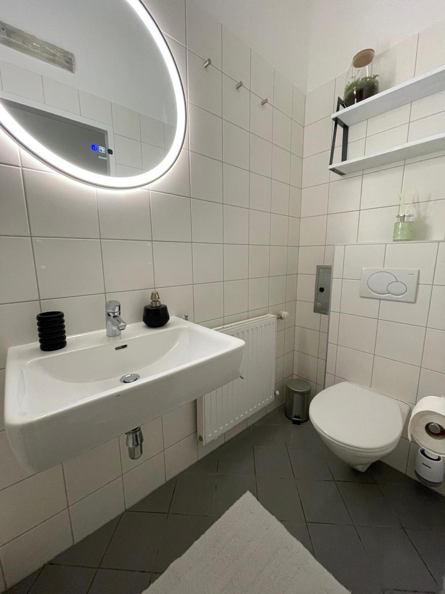 Authentic Apartment Near The City Centre Відень Екстер'єр фото